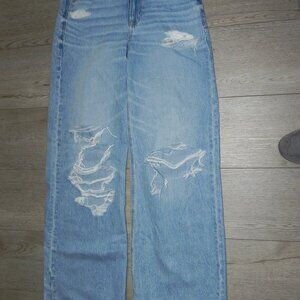 American Eagle Super High Rise Baggy Wide Legs Distressed Women's Jeans.